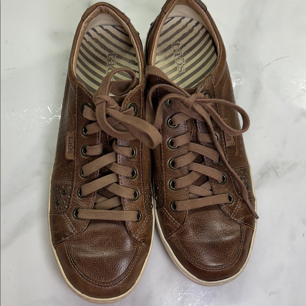 Taos Footwear Freedom Distressed Brown Leather Sneakers, Studded Accents, 8.5 - Picture 2 of 15